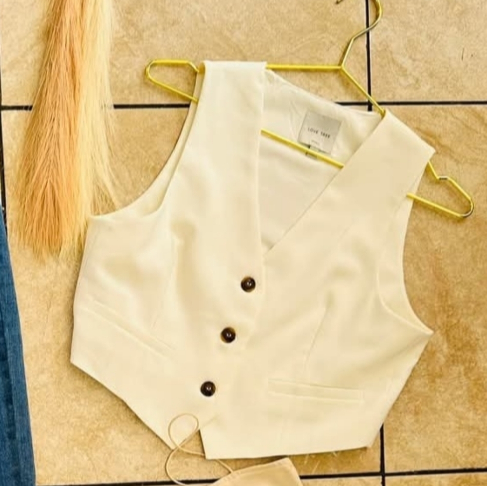 Love Tree Cream Sleeveless Button-Front Crop Vest